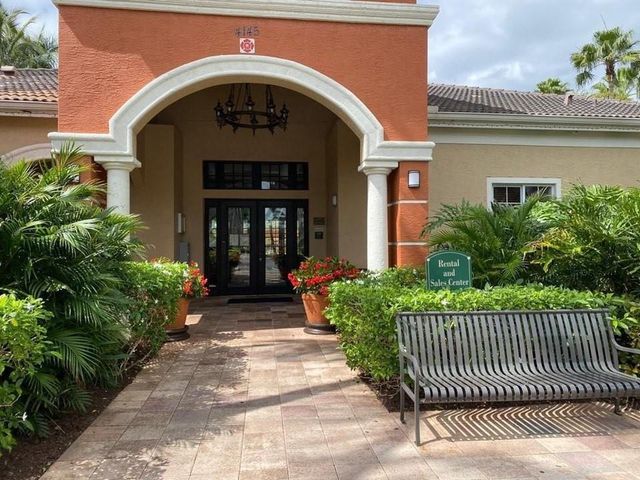 4163 N HAVERHILL Road 1215, West Palm Beach, FL 33417