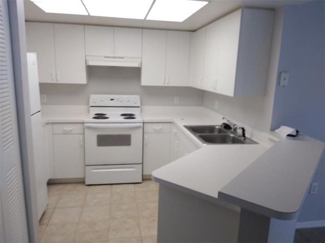 4163 N HAVERHILL Road 1215, West Palm Beach, FL 33417