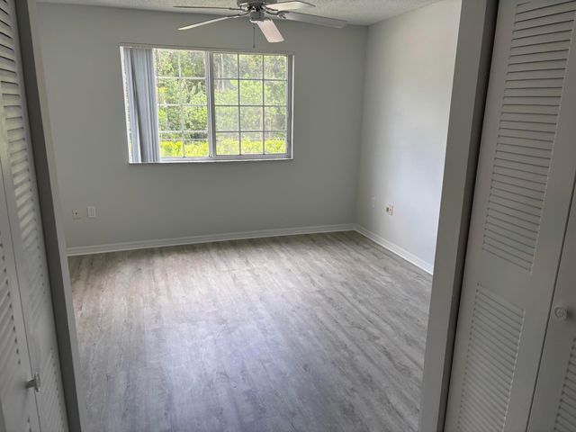 4163 N HAVERHILL Road 1215, West Palm Beach, FL 33417