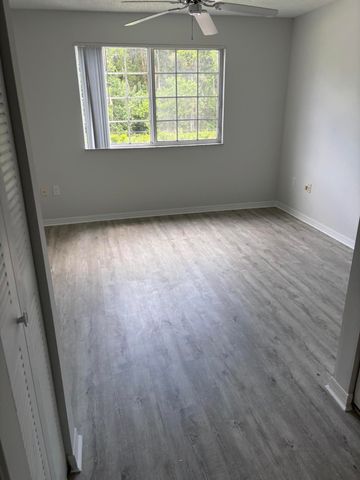 4163 N HAVERHILL Road 1215, West Palm Beach, FL 33417