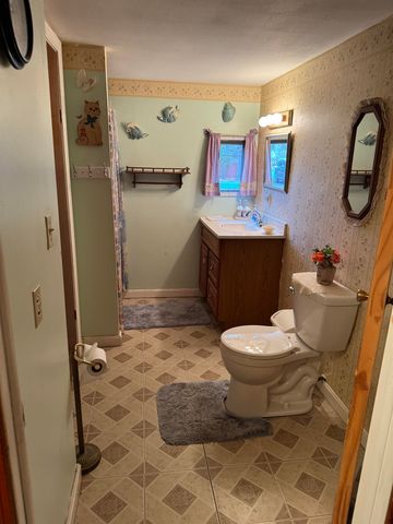 5 Coopers Grove Road, Kingston, NH 03848