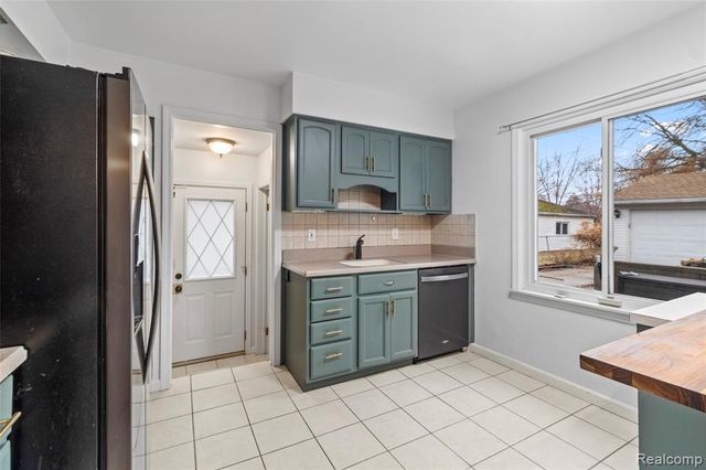 19217 Linville Street, Grosse Pointe, MI 48236