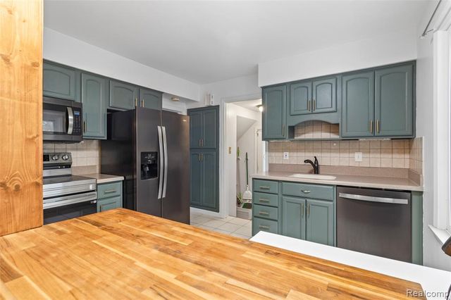 19217 Linville Street, Grosse Pointe, MI 48236