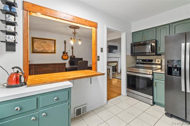 19217 Linville Street, Grosse Pointe, MI 48236