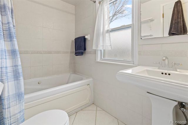 19217 Linville Street, Grosse Pointe, MI 48236