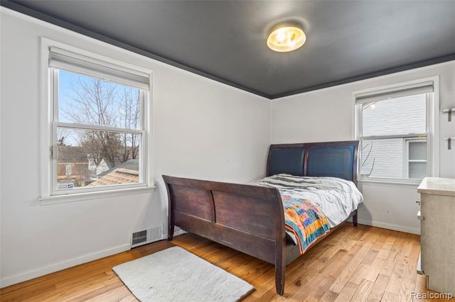 19217 Linville Street, Grosse Pointe, MI 48236