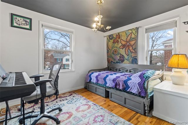 19217 Linville Street, Grosse Pointe, MI 48236