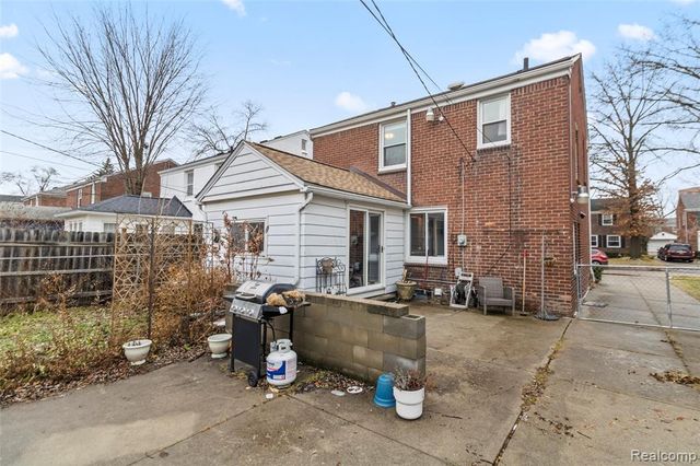 19217 Linville Street, Grosse Pointe, MI 48236