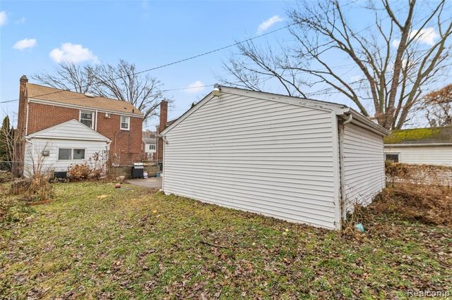 19217 Linville Street, Grosse Pointe, MI 48236