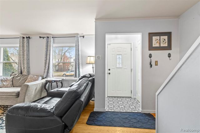 19217 Linville Street, Grosse Pointe, MI 48236