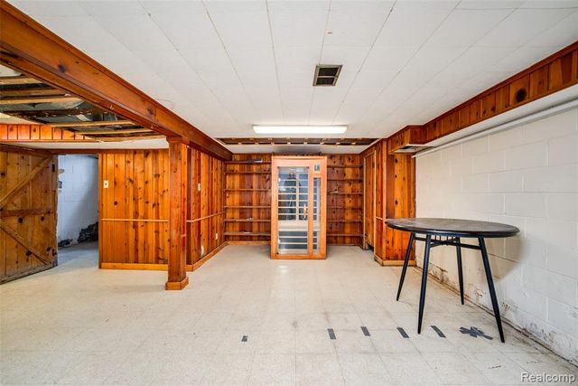19217 Linville Street, Grosse Pointe, MI 48236