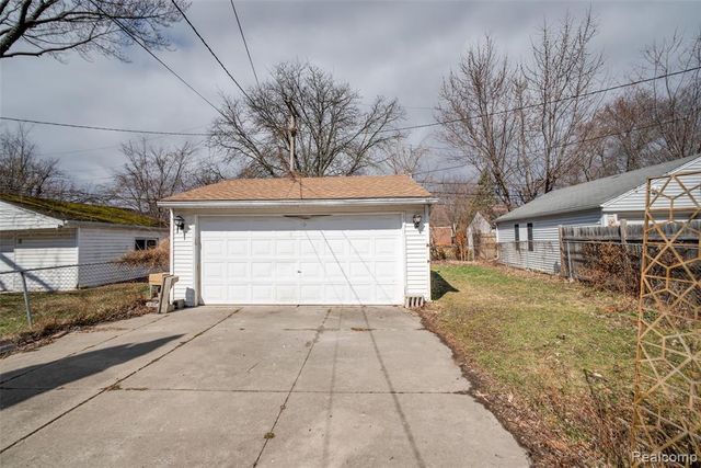 19217 Linville Street, Grosse Pointe, MI 48236