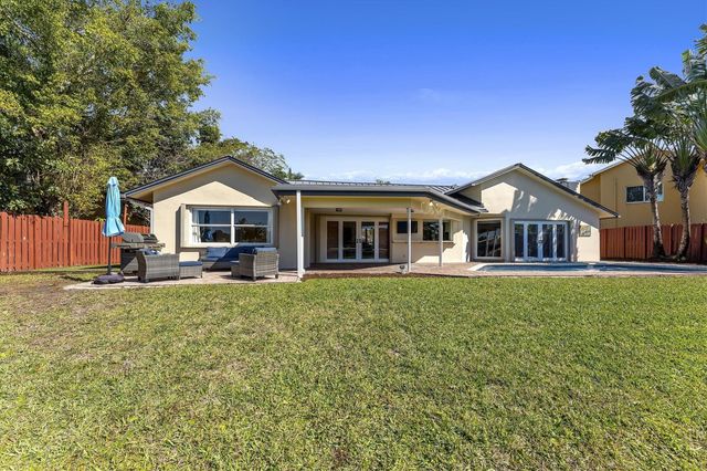 9881 SW 2nd Street, Plantation, FL 33324