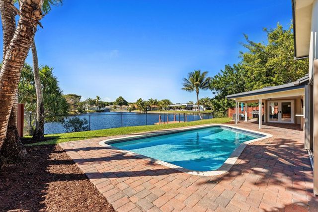 9881 SW 2nd Street, Plantation, FL 33324