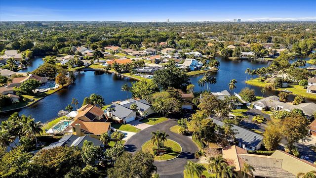 9881 SW 2nd Street, Plantation, FL 33324