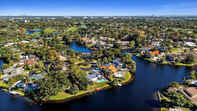 9881 SW 2nd Street, Plantation, FL 33324