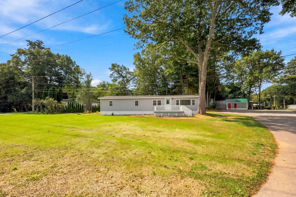 Image 2 of property listing at 1 Hemlock Haven, Hampton, NH 03842