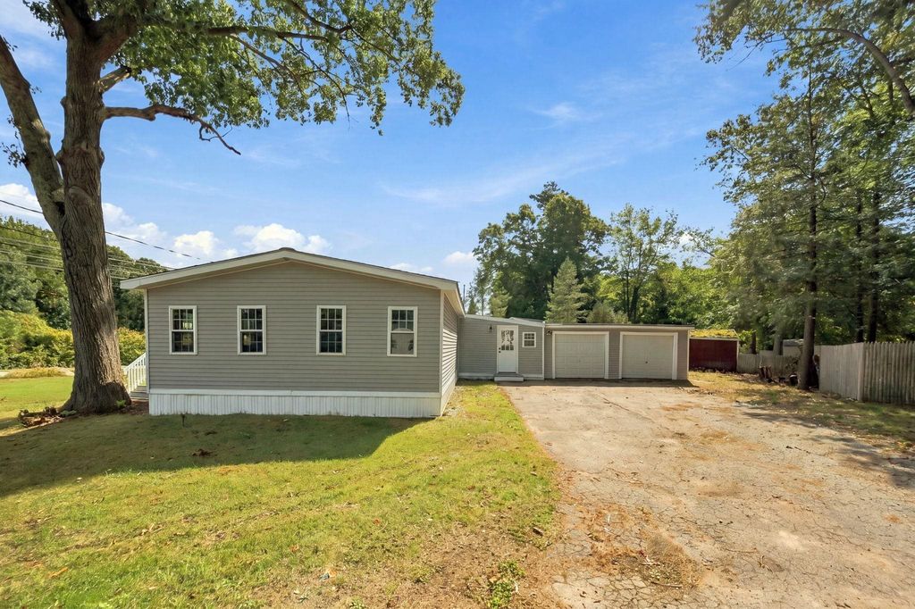Image 4 of property listing at 1 Hemlock Haven, Hampton, NH 03842