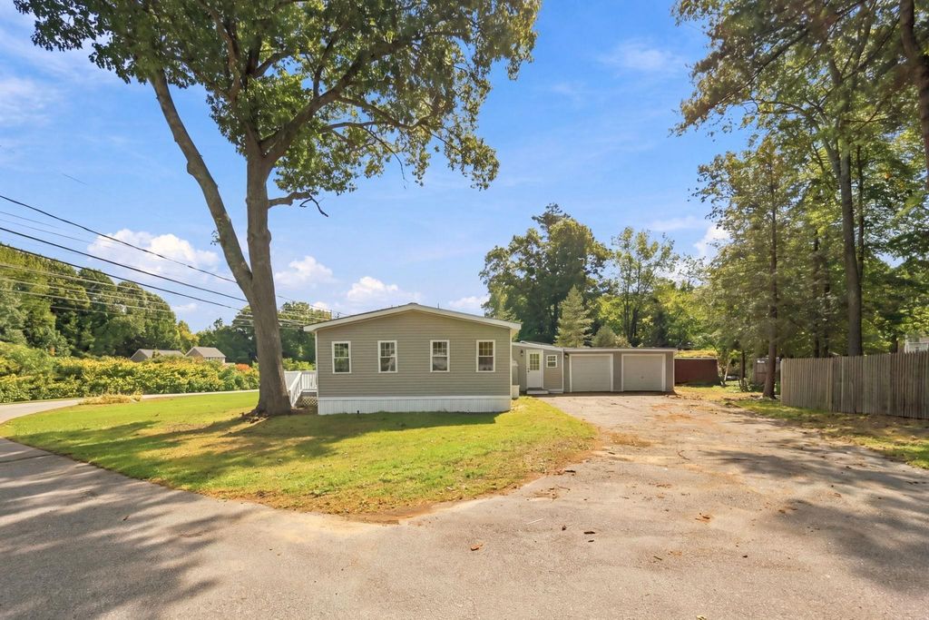 Image 5 of property listing at 1 Hemlock Haven, Hampton, NH 03842