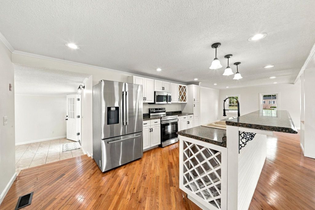 Image 7 of property listing at 1 Hemlock Haven, Hampton, NH 03842