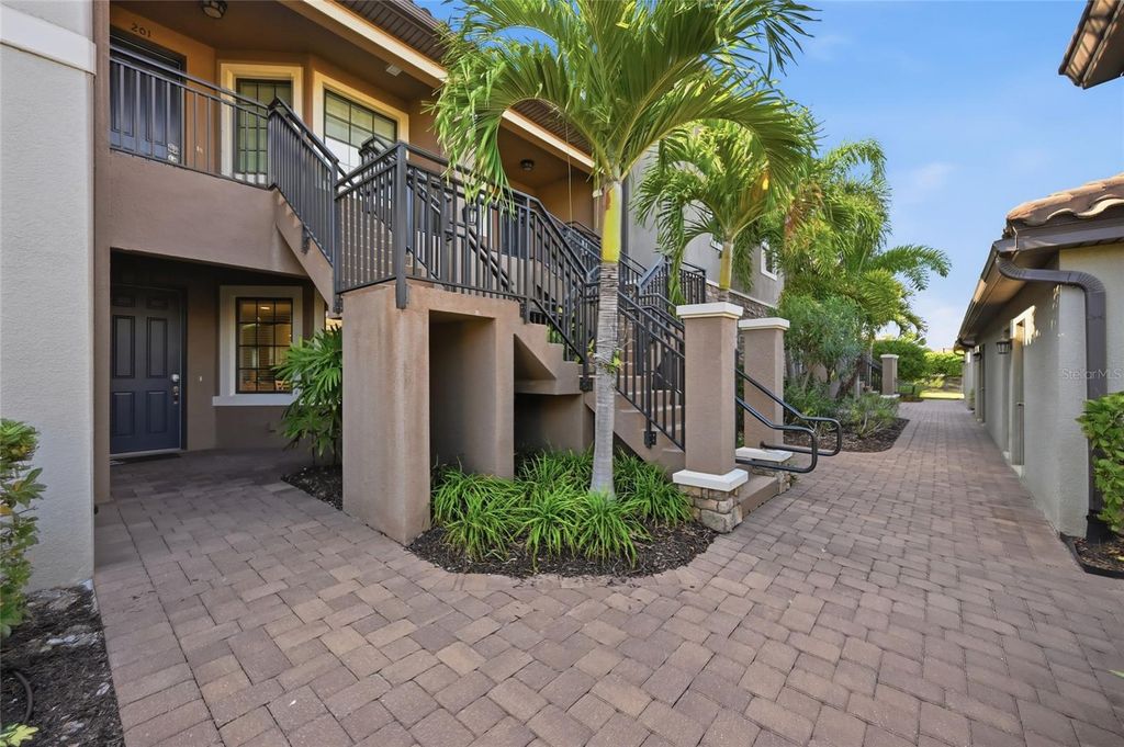 Image 5 of property listing at 13837 MESSINA LOOP 101, Bradenton, FL 34211
