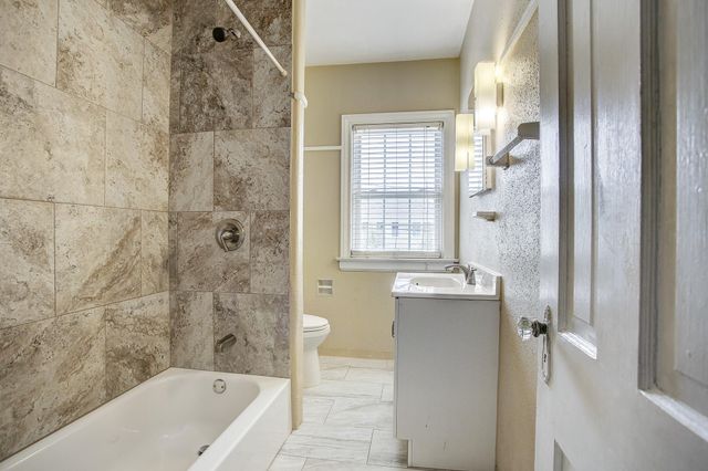 1935 Richmond Avenue, Houston, TX 77098