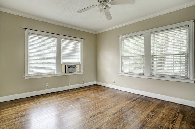 1935 Richmond Avenue, Houston, TX 77098