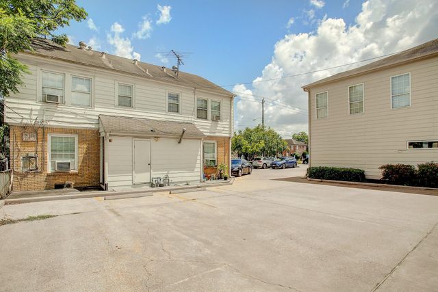 1935 Richmond Avenue, Houston, TX 77098