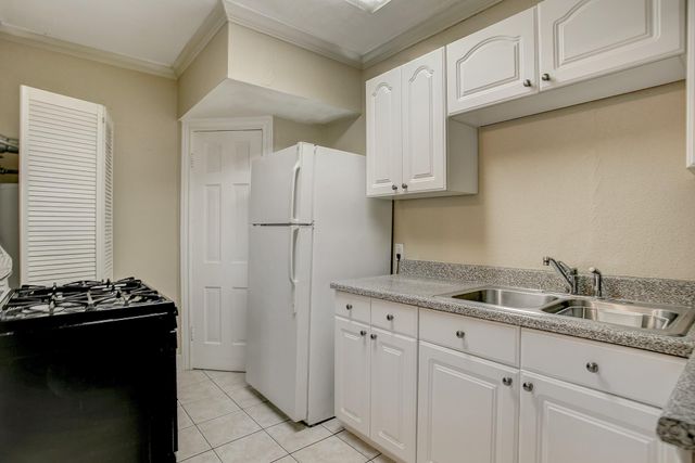 1935 Richmond Avenue, Houston, TX 77098