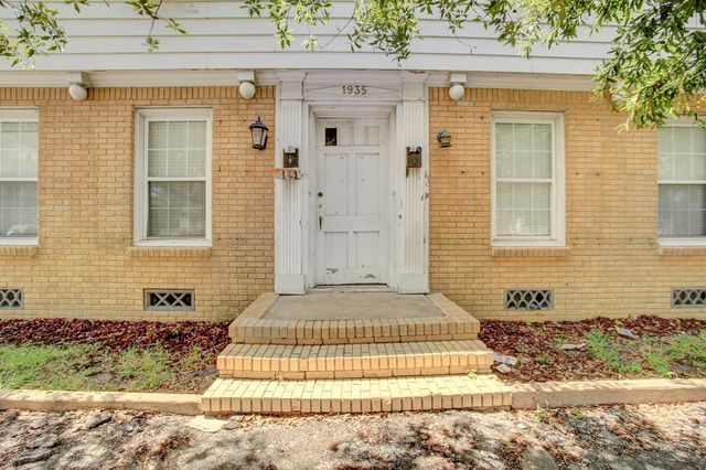 1935 Richmond Avenue, Houston, TX 77098
