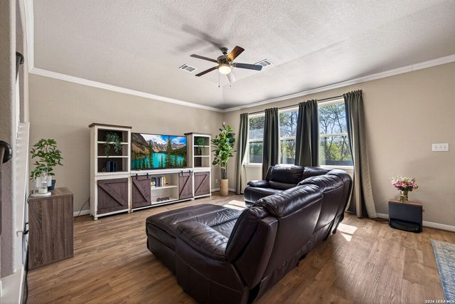 10214 Shawnee Bluff, Converse, TX 78109