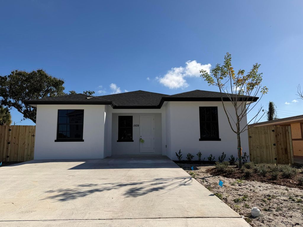 1509 W 28th Street, Riviera Beach, FL 33404