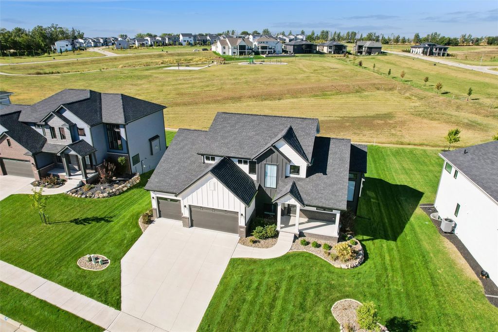 4724 162nd Street, Urbandale, IA 50323