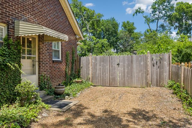 1910 Sweetbriar Ave, Nashville, TN 37212