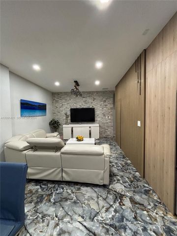 7983 NW 114th Place, Doral, FL 33178