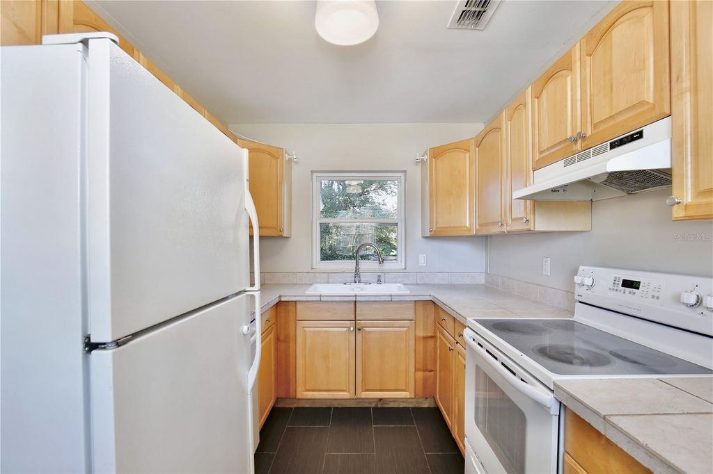 Image 12 of property listing at 427 SUNGLOW COURT, Orlando, FL 32803