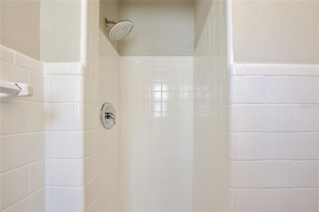 Image 17 of property listing at 427 SUNGLOW COURT, Orlando, FL 32803