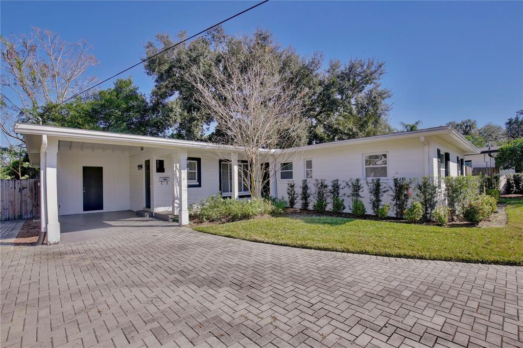 Image 3 of property listing at 427 SUNGLOW COURT, Orlando, FL 32803