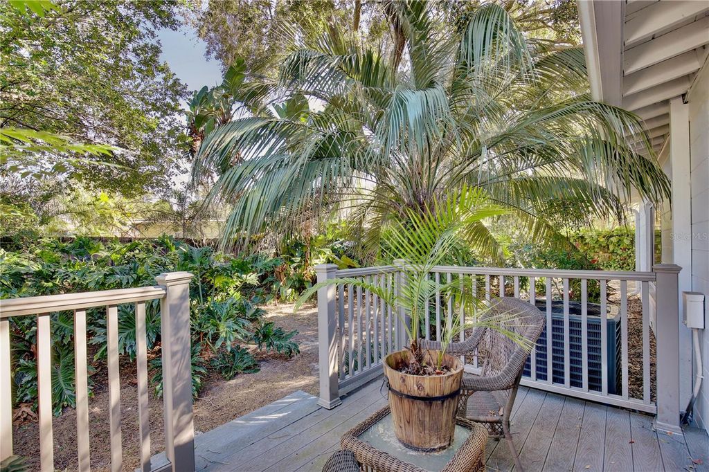 Image 24 of property listing at 427 SUNGLOW COURT, Orlando, FL 32803