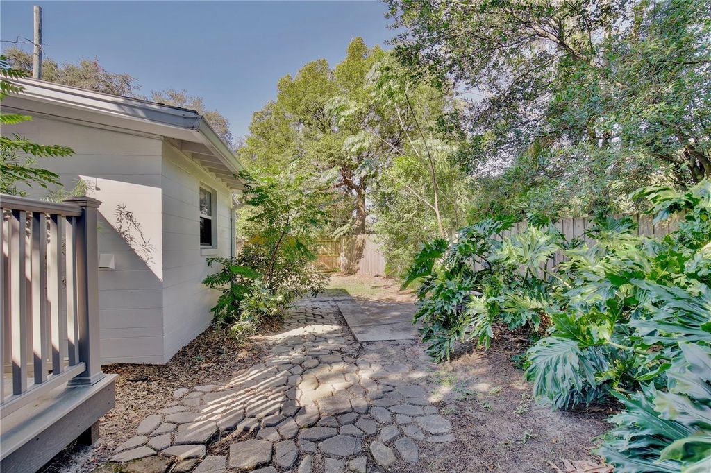 Image 27 of property listing at 427 SUNGLOW COURT, Orlando, FL 32803