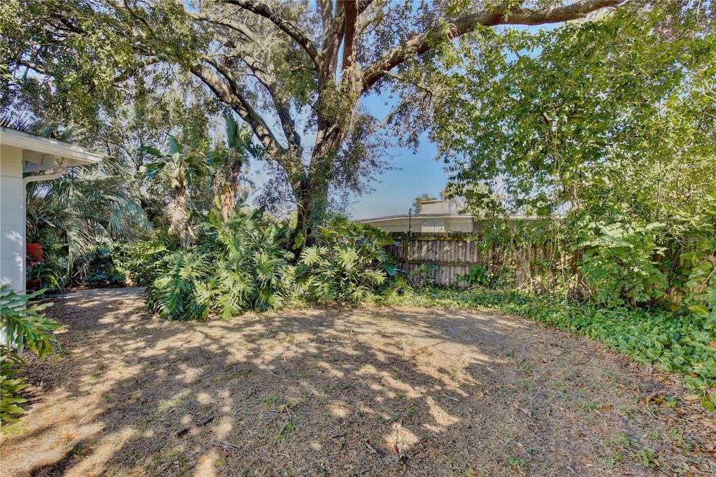 Image 30 of property listing at 427 SUNGLOW COURT, Orlando, FL 32803