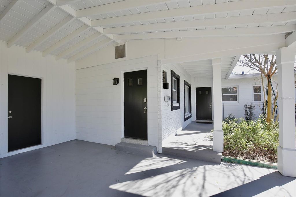 Image 4 of property listing at 427 SUNGLOW COURT, Orlando, FL 32803