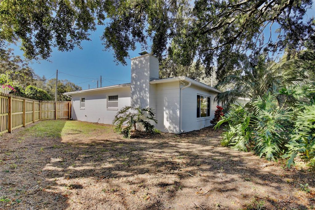 Image 32 of property listing at 427 SUNGLOW COURT, Orlando, FL 32803