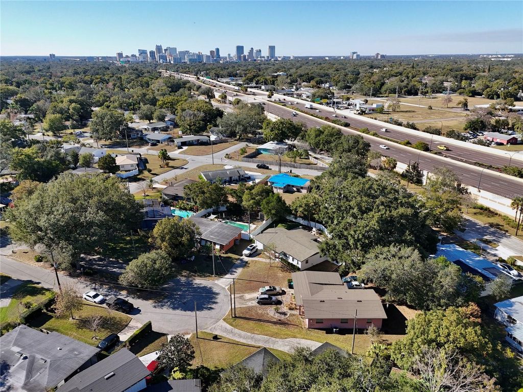 Image 40 of property listing at 427 SUNGLOW COURT, Orlando, FL 32803