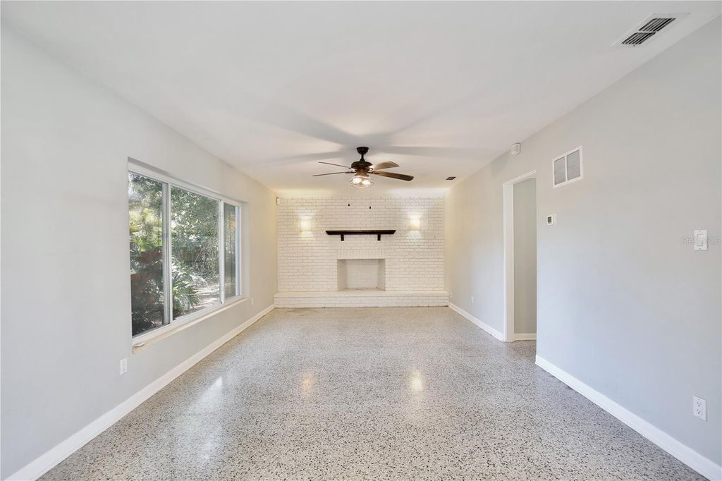 Image 6 of property listing at 427 SUNGLOW COURT, Orlando, FL 32803