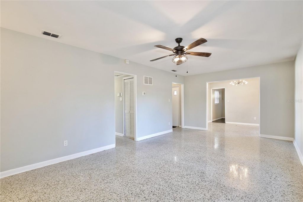 Image 7 of property listing at 427 SUNGLOW COURT, Orlando, FL 32803