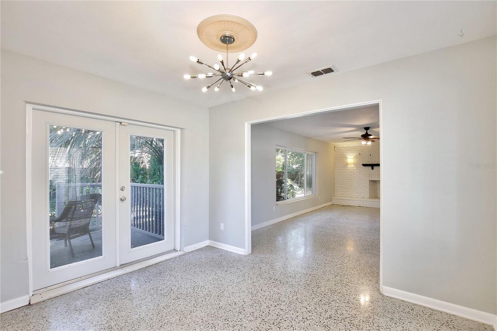Image 9 of property listing at 427 SUNGLOW COURT, Orlando, FL 32803