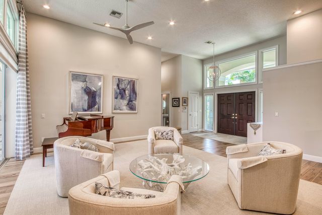 185 Thornton Drive, Palm Beach Gardens, FL 33418