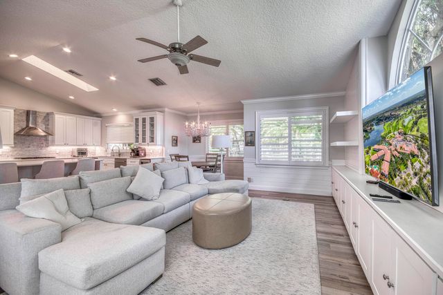 185 Thornton Drive, Palm Beach Gardens, FL 33418