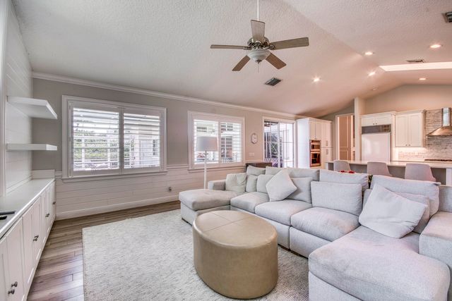 185 Thornton Drive, Palm Beach Gardens, FL 33418